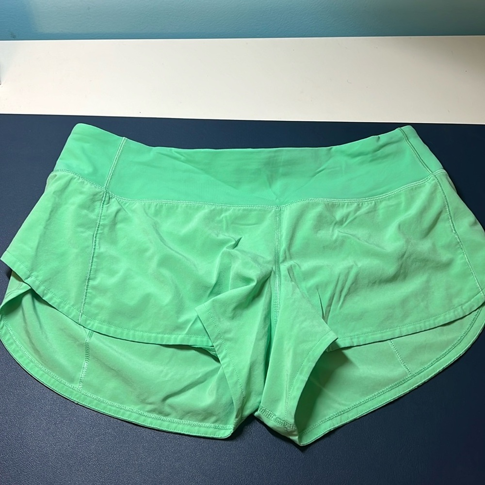 Green Lululemon speed up shorts 2” in very good used condition